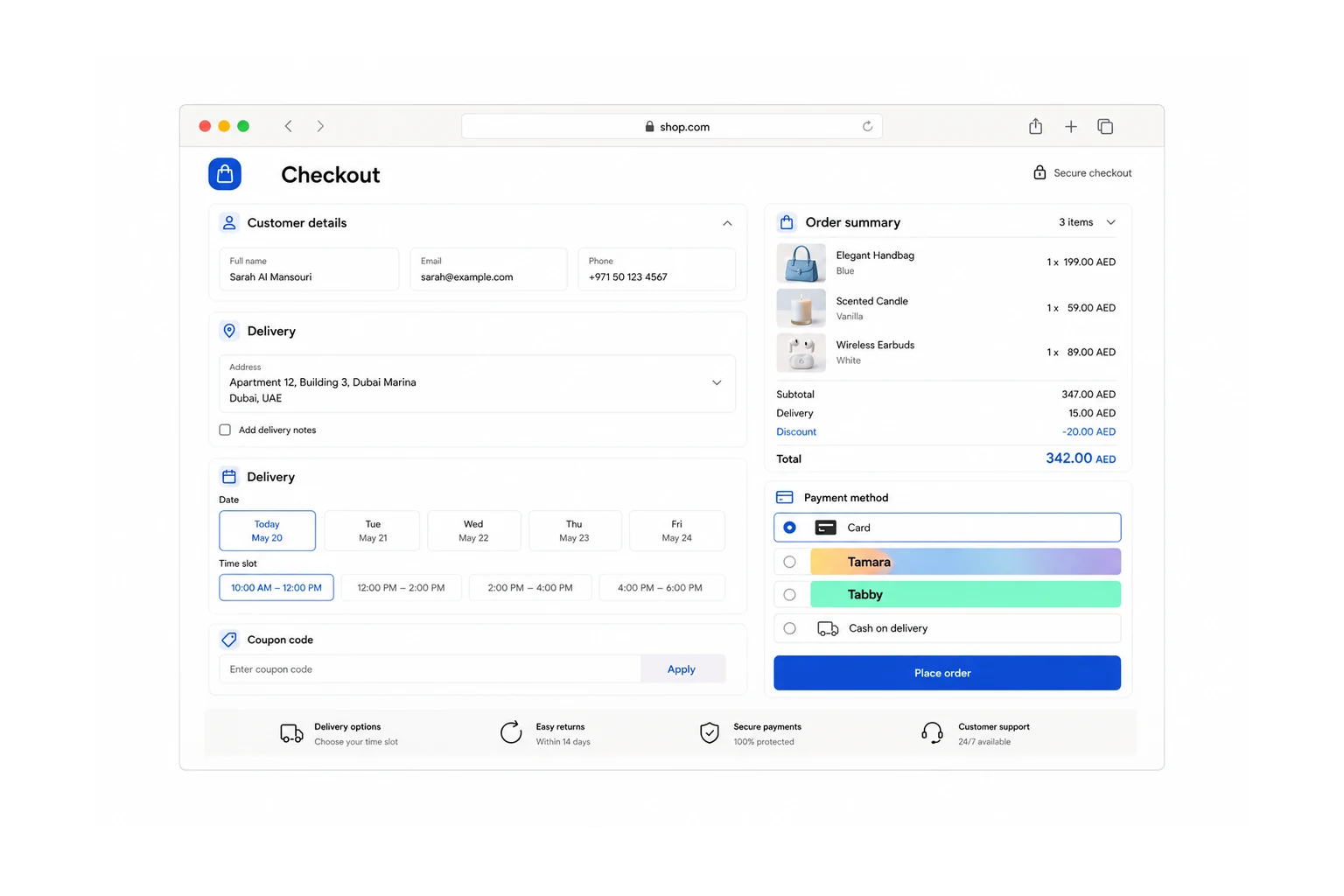 The checkout on a desktop, showing customer and delivery details beside the order summary, the discount line and the payment method options.